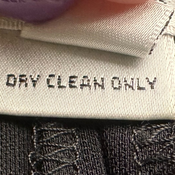 St. John Basics Black Pants 6 - Picture 15 of 16